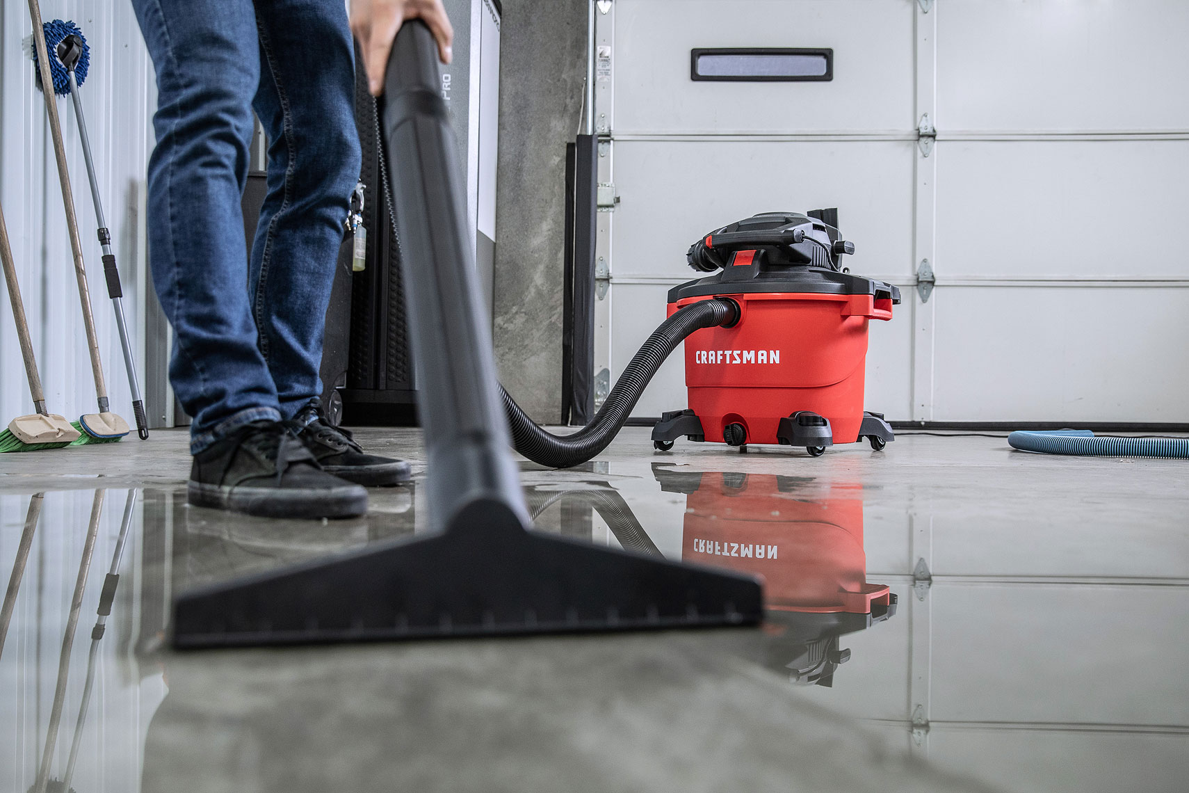 Craftsman Tools 16 Gallon Wet/Dry Vacuum | Vacuuming water from garage floor. | John Fedele Product Photography