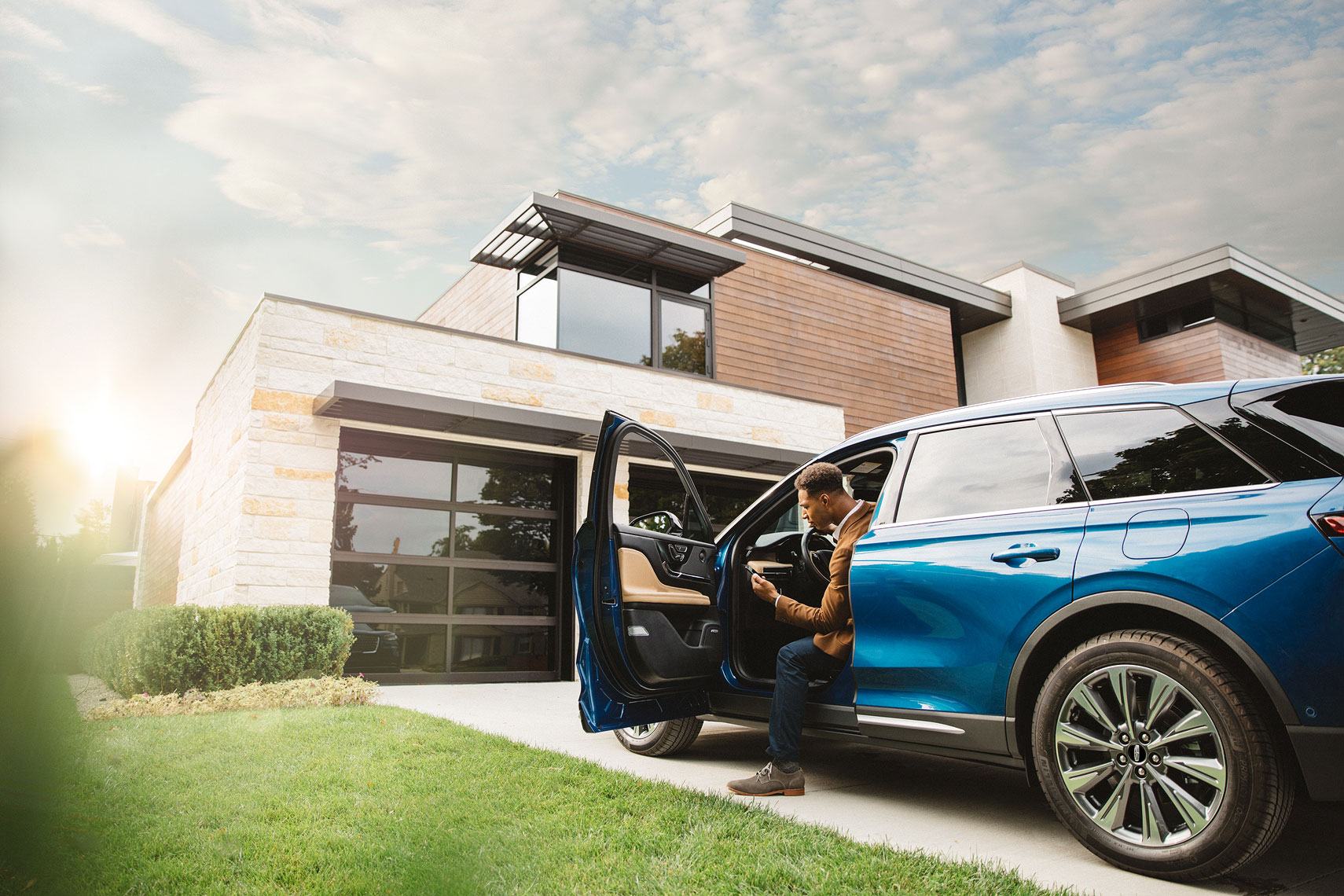 190920_Day_04_Loc_08_Driveway_Exterior_02_Lincoln_0014-Edit-1