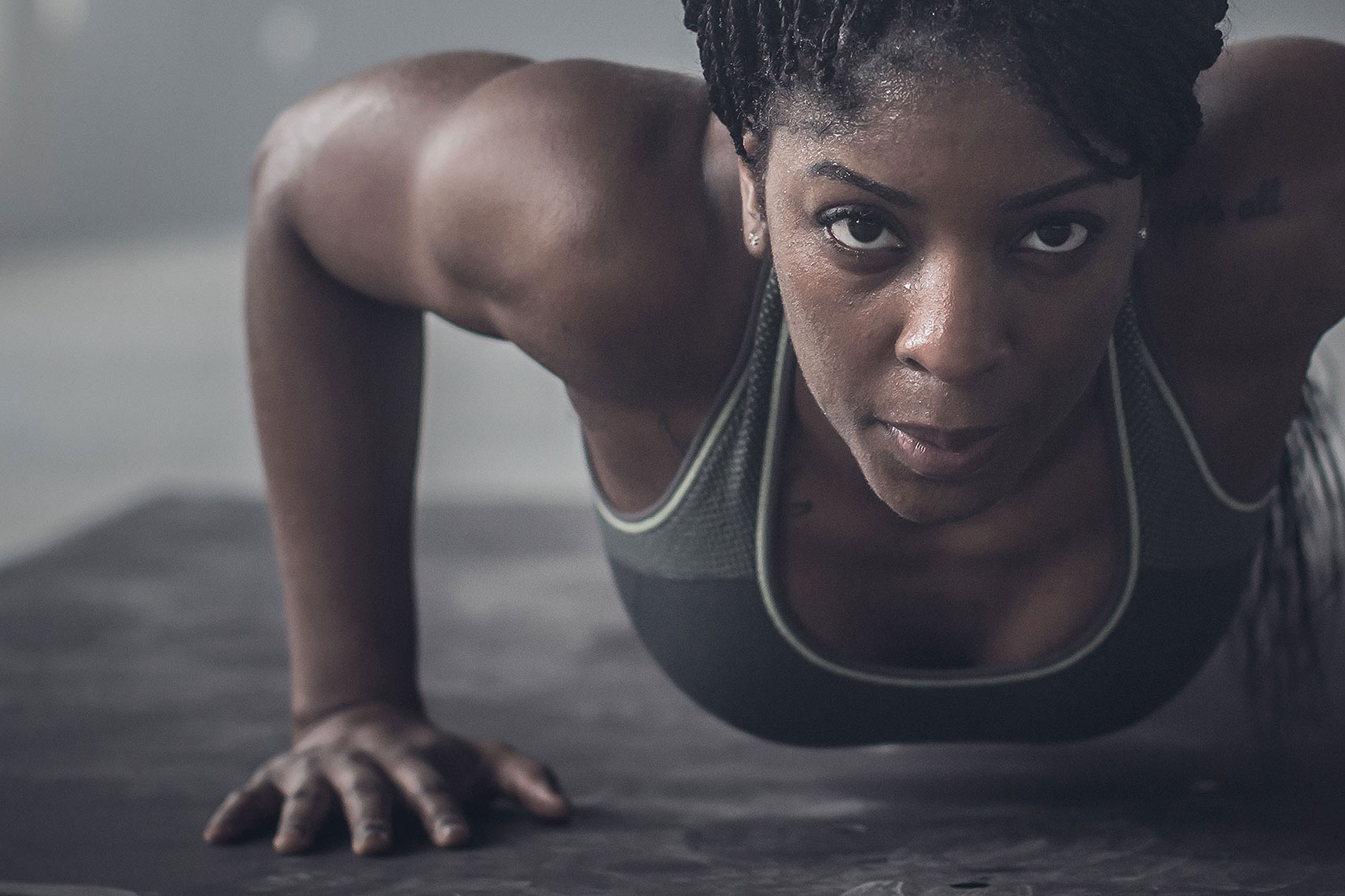 Close up of a women doing a push up. | John Fedele Lifestyle Photography