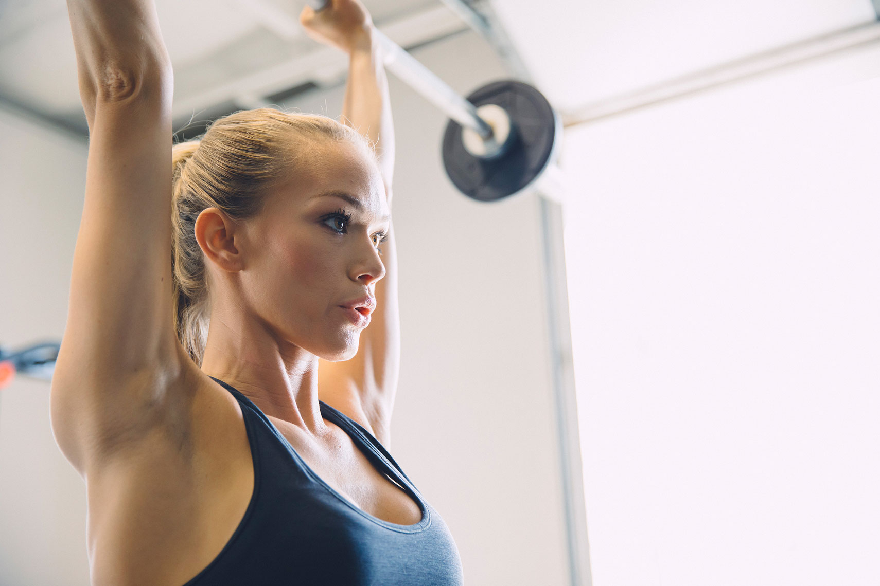 Close up of a woman lifting weights. | John Fedele Lifestyle Photography